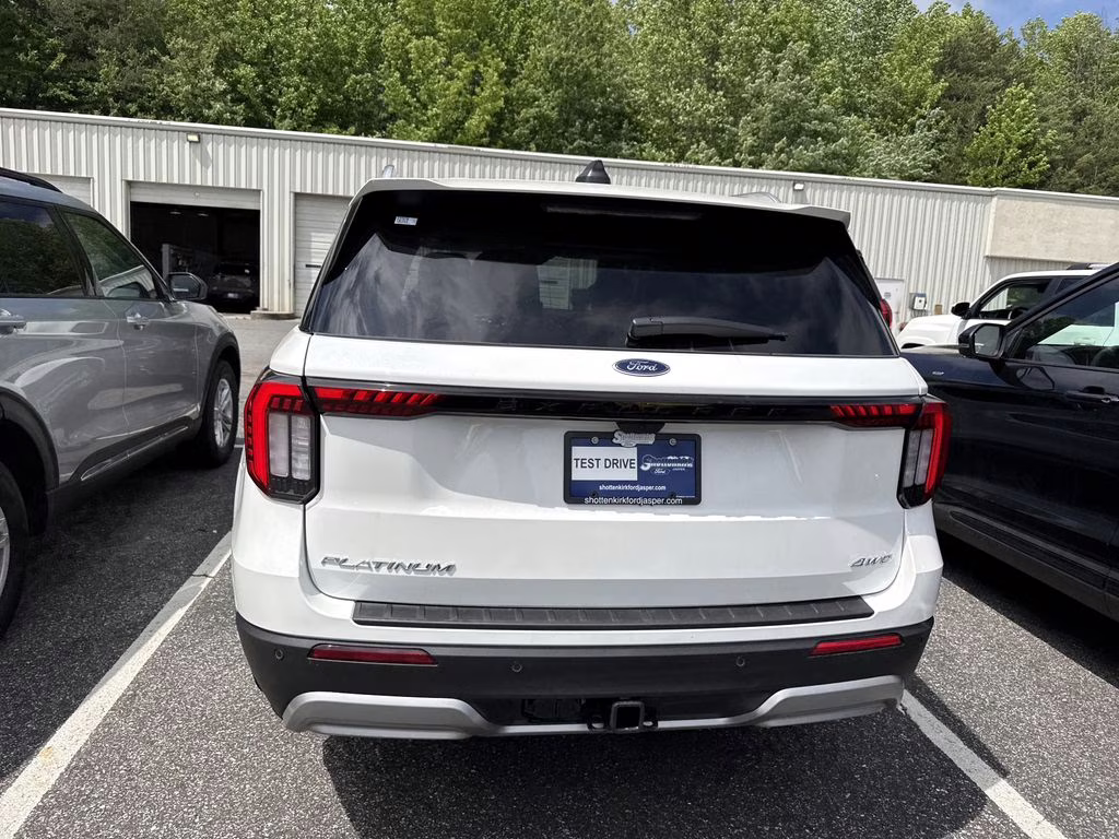 2026 Star White Metallic Tri-Coat Ford Explorer Platinum 4X4 SUV