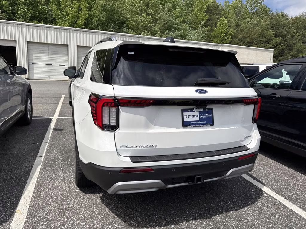 2026 Star White Metallic Tri-Coat Ford Explorer Platinum 4X4 SUV