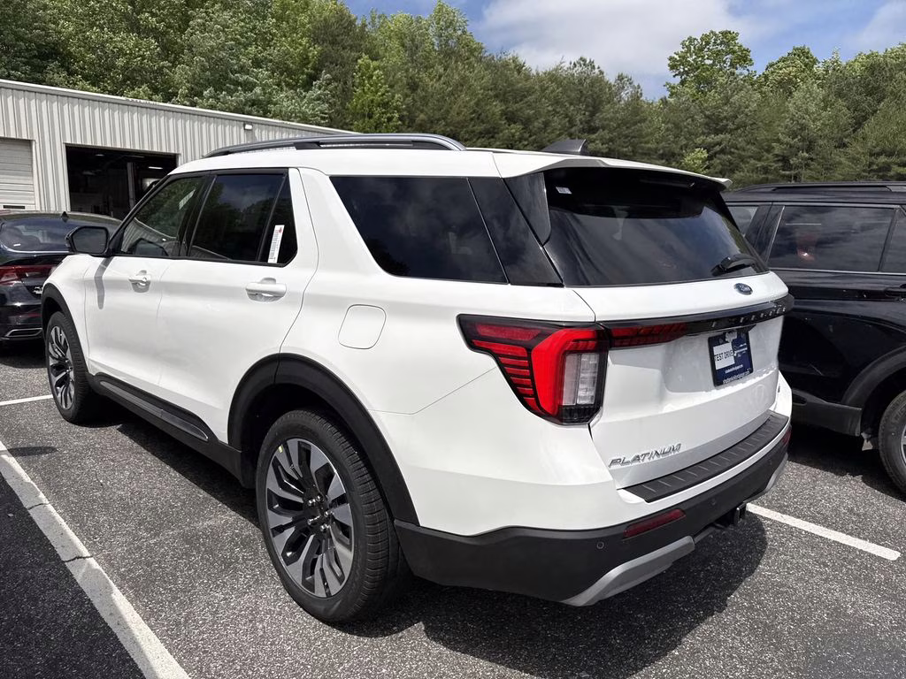 2026 Star White Metallic Tri-Coat Ford Explorer Platinum 4X4 SUV