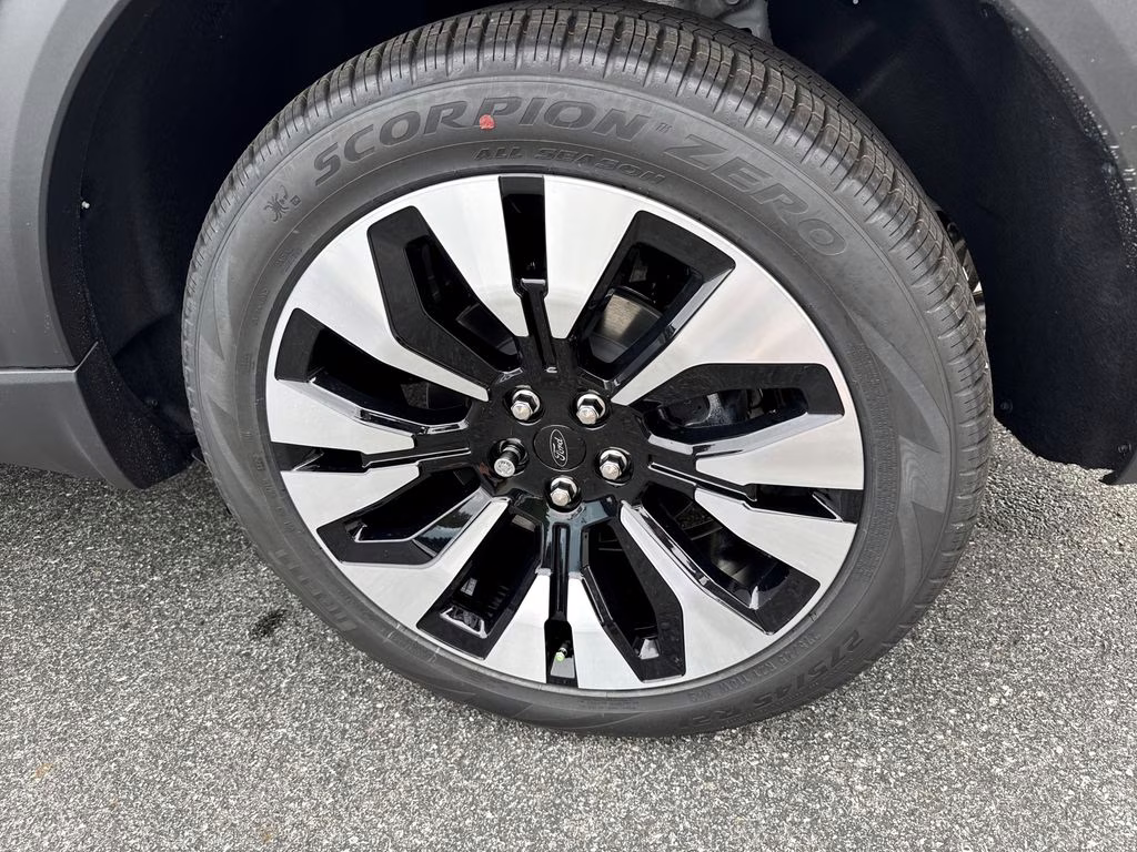 2026 Star White Metallic Tri-Coat Ford Explorer Platinum 4X4 SUV