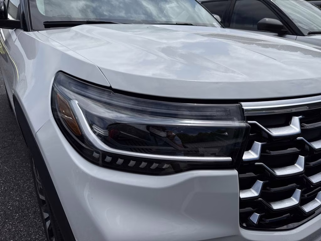 2026 Star White Metallic Tri-Coat Ford Explorer Platinum 4X4 SUV