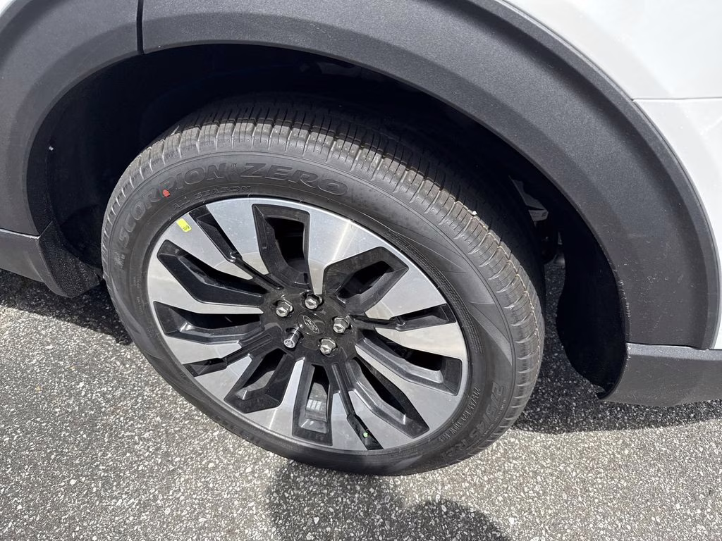 2026 Star White Metallic Tri-Coat Ford Explorer Platinum 4X4 SUV