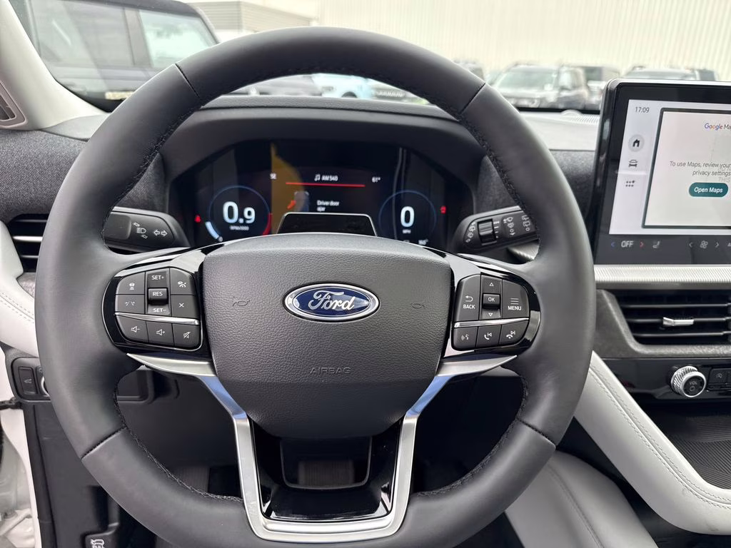 2026 Star White Metallic Tri-Coat Ford Explorer Platinum 4X4 SUV