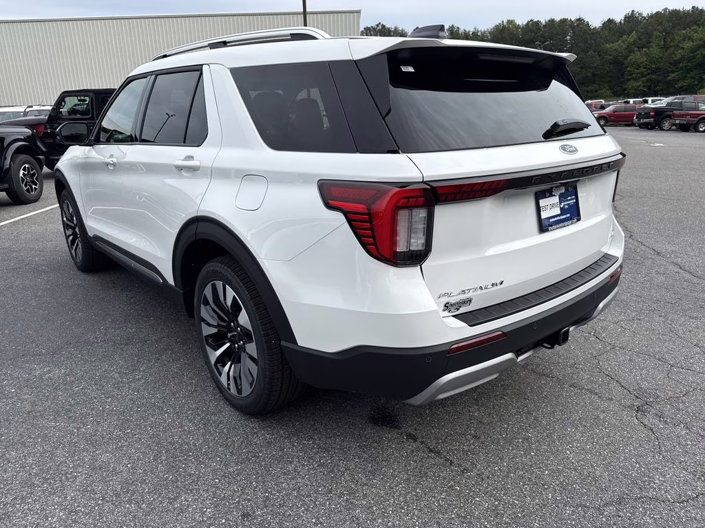 2026 Star White Metallic Tri-Coat Ford Explorer Platinum 4X4 SUV