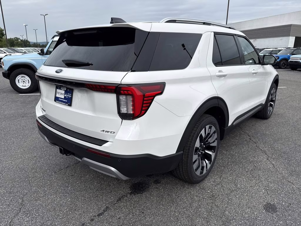 2026 Star White Metallic Tri-Coat Ford Explorer Platinum 4X4 SUV