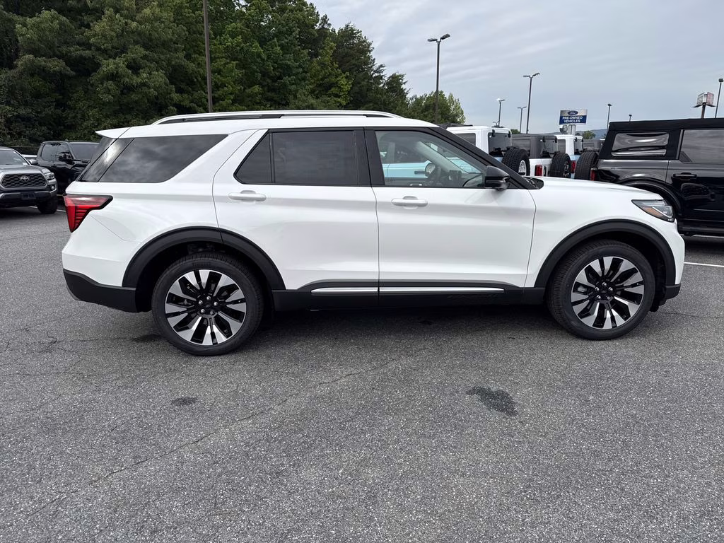 2026 Star White Metallic Tri-Coat Ford Explorer Platinum 4X4 SUV