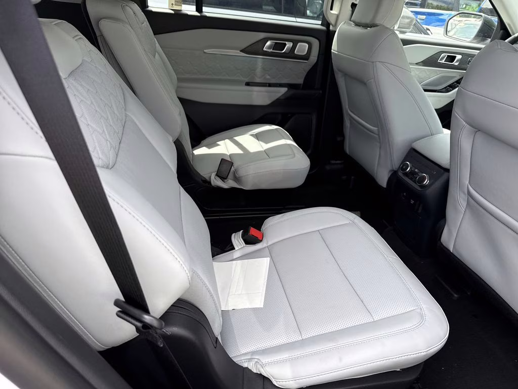 2026 Star White Metallic Tri-Coat Ford Explorer Platinum 4X4 SUV