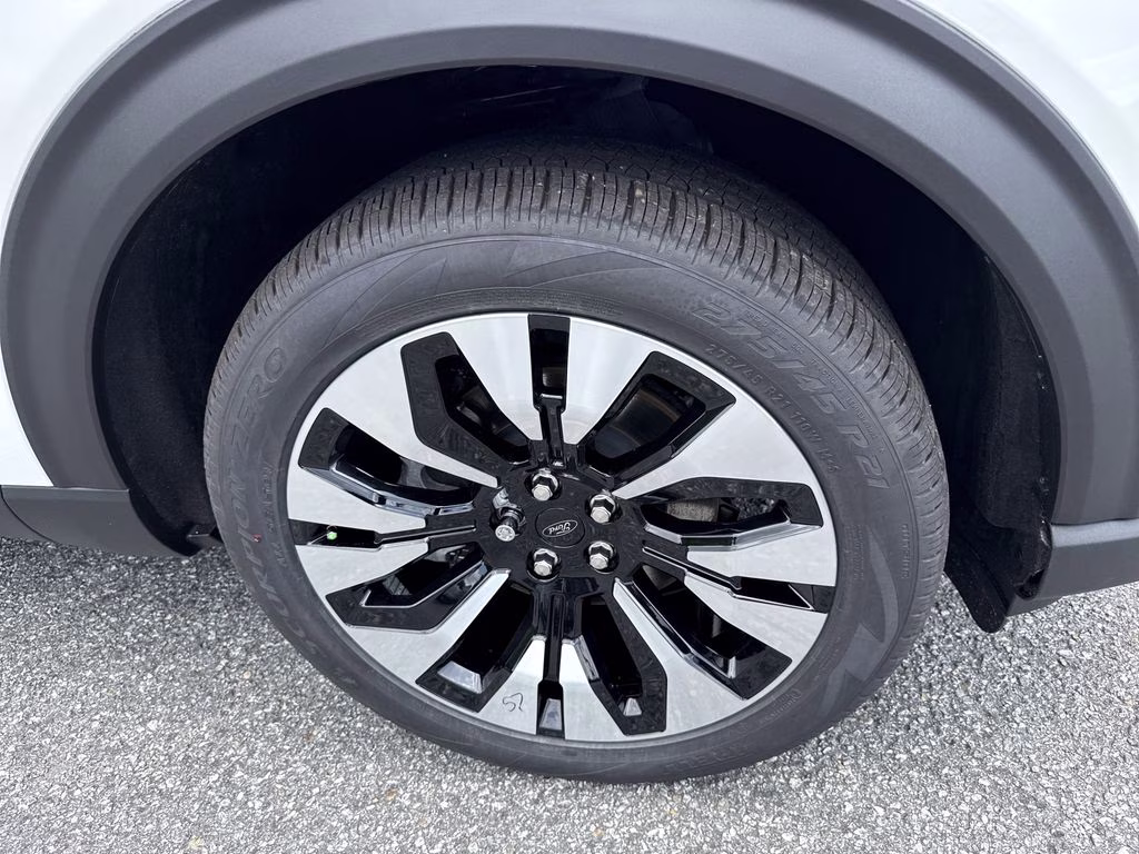 2026 Star White Metallic Tri-Coat Ford Explorer Platinum 4X4 SUV