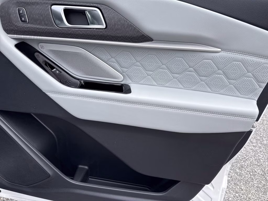 2026 Star White Metallic Tri-Coat Ford Explorer Platinum 4X4 SUV