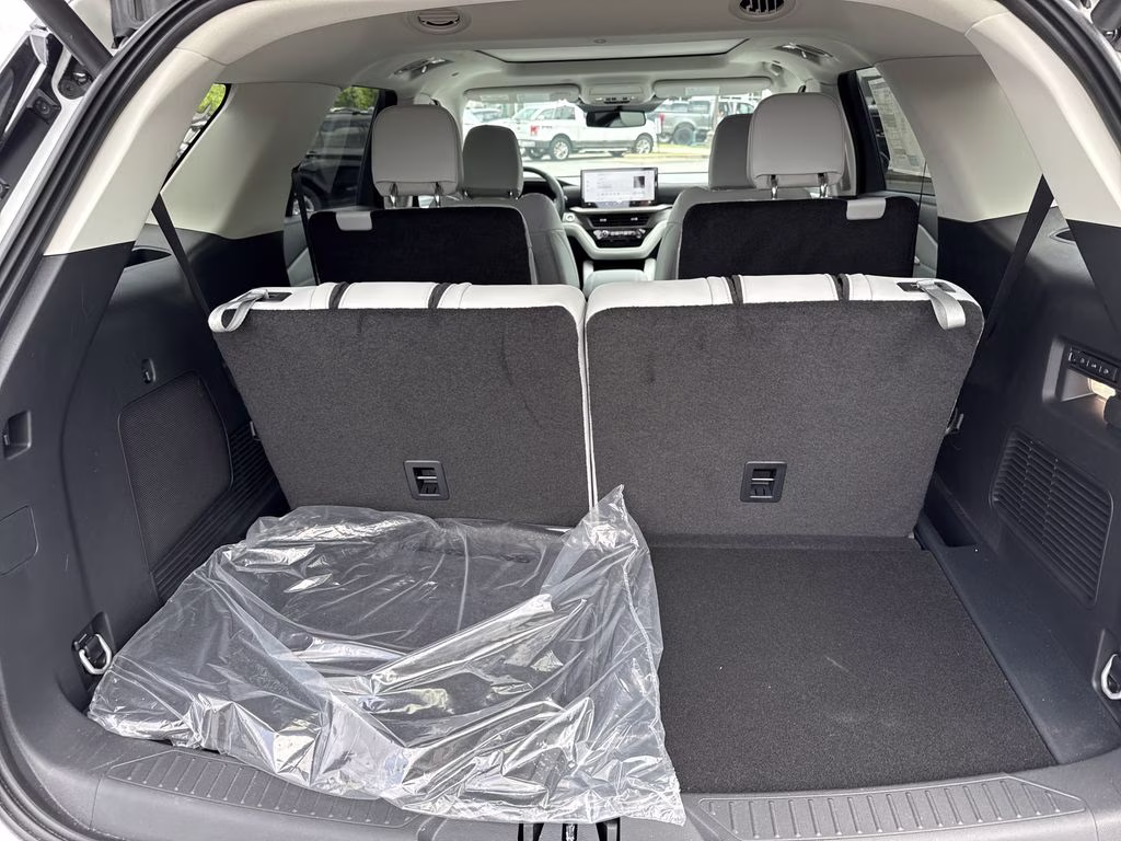 2026 Star White Metallic Tri-Coat Ford Explorer Platinum 4X4 SUV