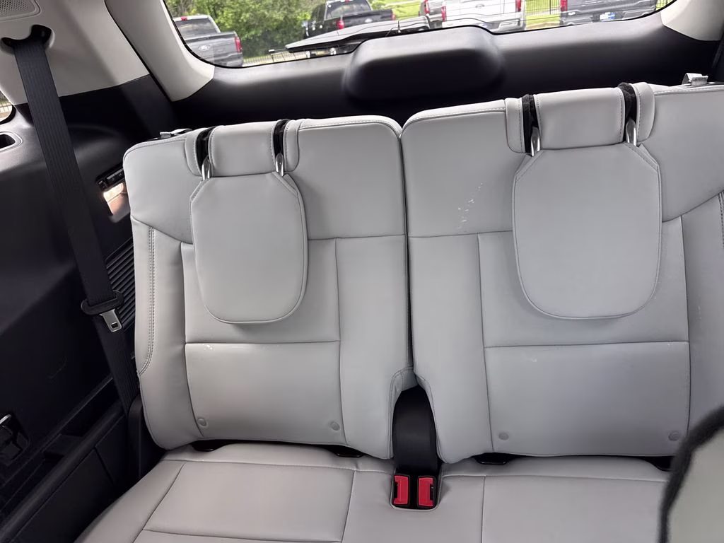 2026 Star White Metallic Tri-Coat Ford Explorer Platinum 4X4 SUV