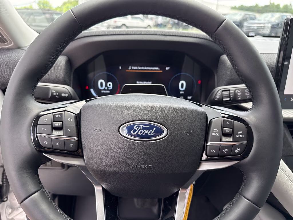 2026 Star White Metallic Tri-Coat Ford Explorer Platinum 4X4 SUV