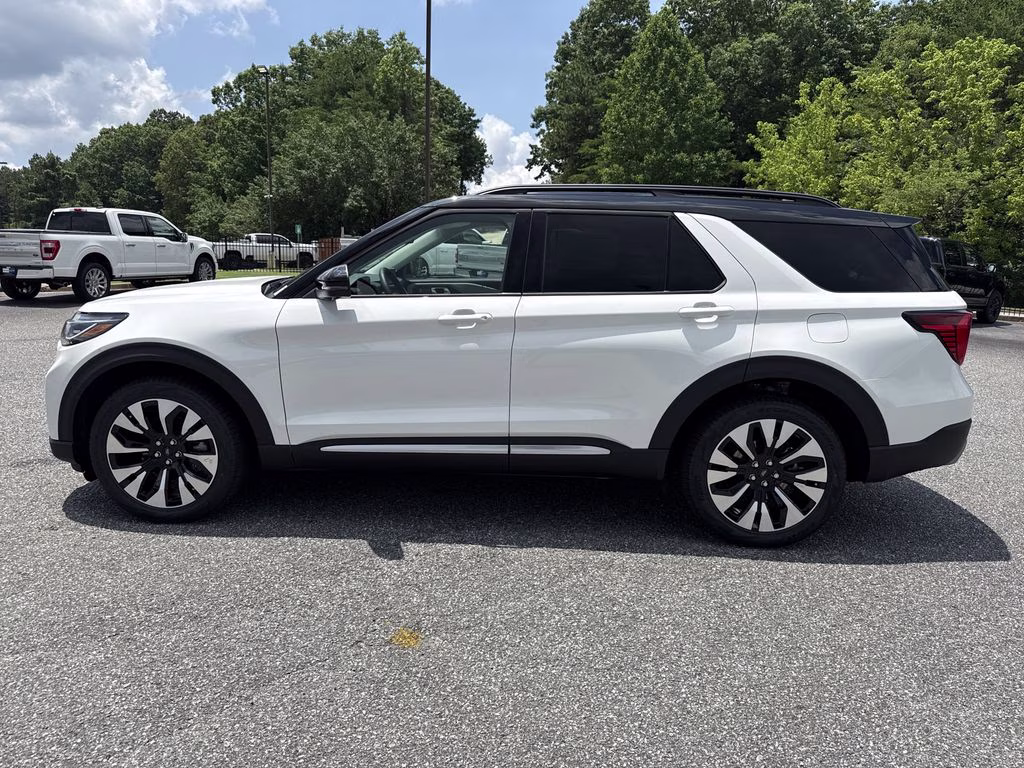 2026 Star White Metallic Tri-Coat Ford Explorer Platinum 4X4 SUV