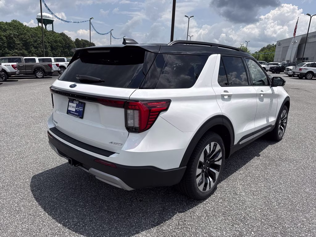 2026 Star White Metallic Tri-Coat Ford Explorer Platinum 4X4 SUV