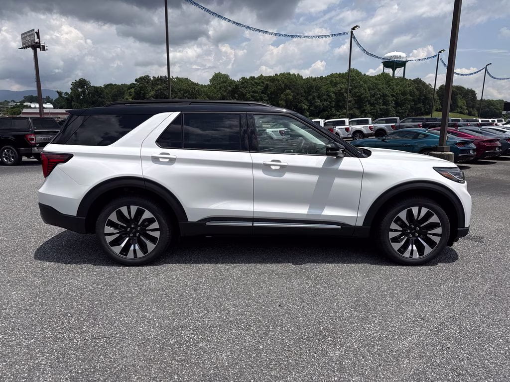 2026 Star White Metallic Tri-Coat Ford Explorer Platinum 4X4 SUV