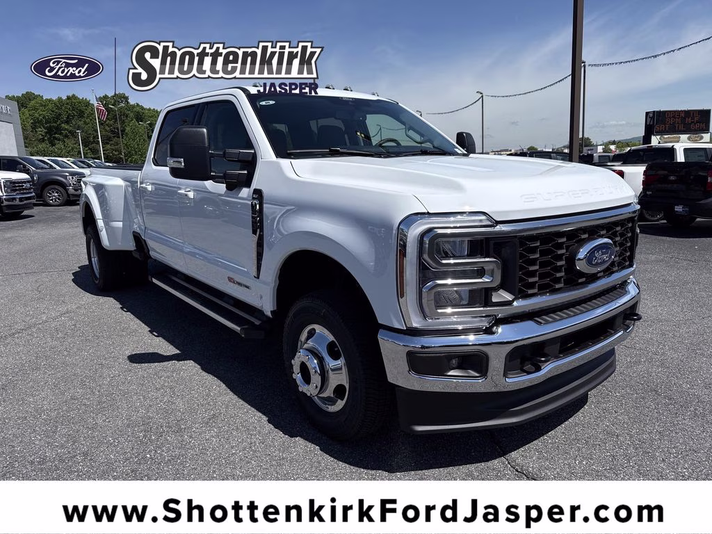 2026 Oxford White Ford Super Duty F-350 DRW XLT 4X4 Truck