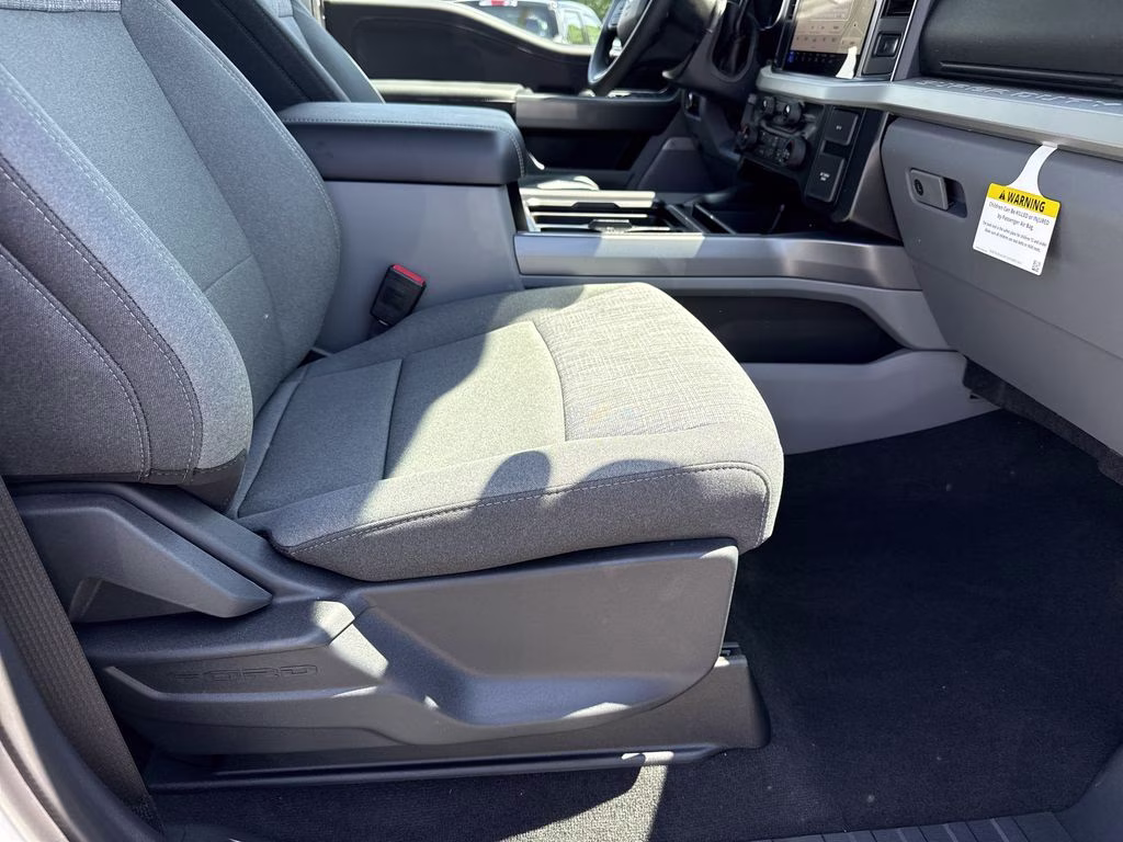 2026 Oxford White Ford Super Duty F-350 DRW XLT 4X4 Truck