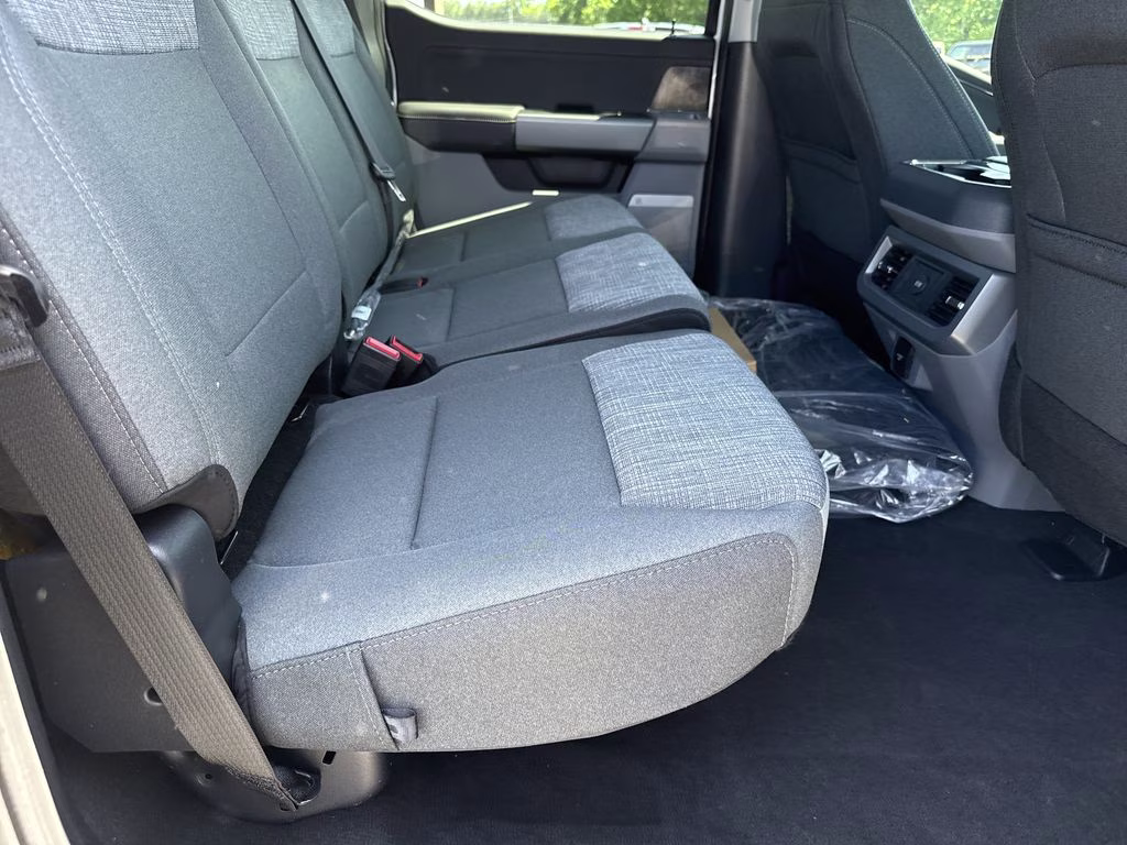 2026 Oxford White Ford Super Duty F-350 DRW XLT 4X4 Truck