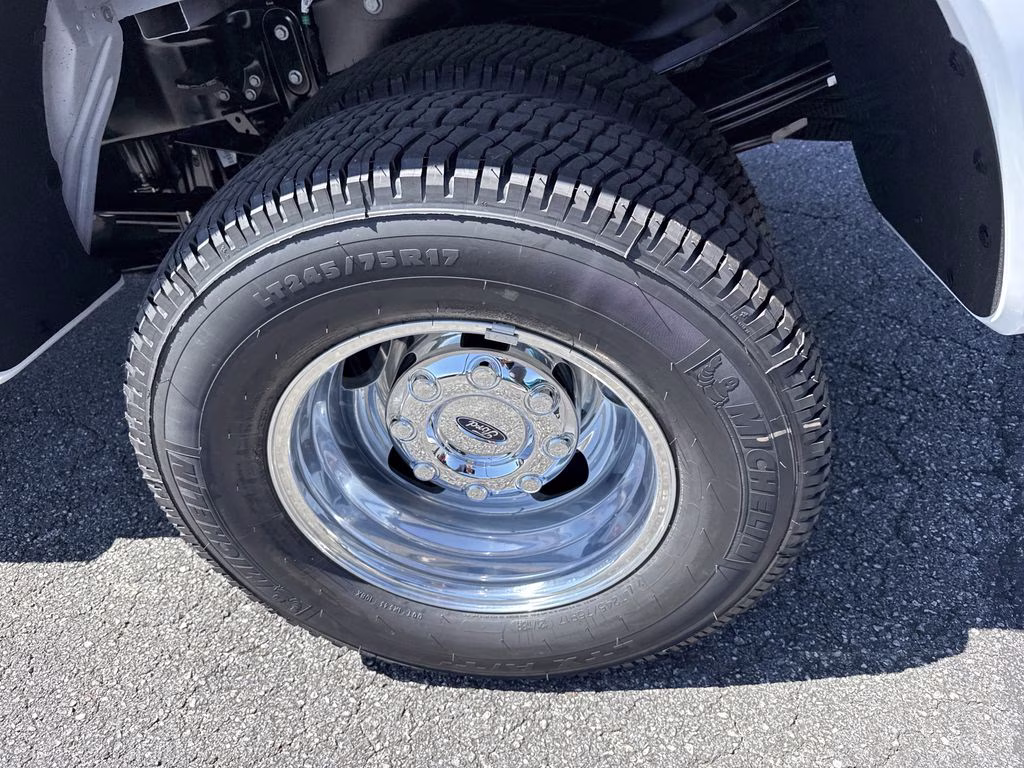 2026 Oxford White Ford Super Duty F-350 DRW XLT 4X4 Truck