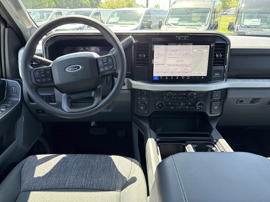 2026 Oxford White Ford Super Duty F-350 DRW XLT 4X4 Truck