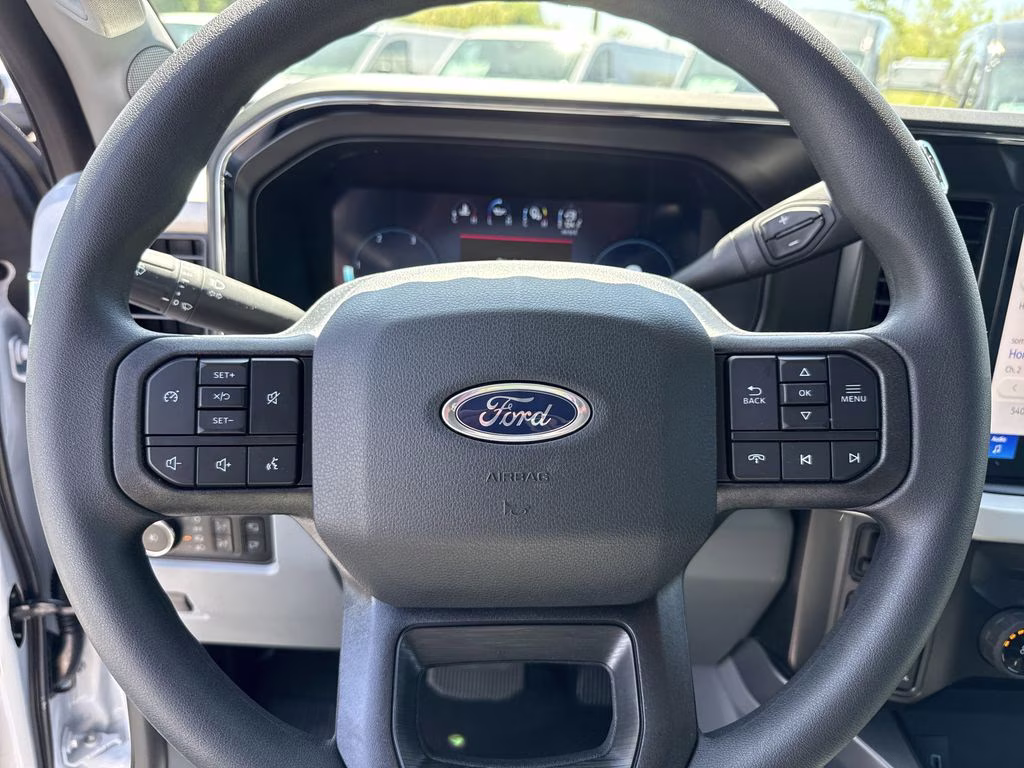 2026 Oxford White Ford Super Duty F-350 DRW XLT 4X4 Truck