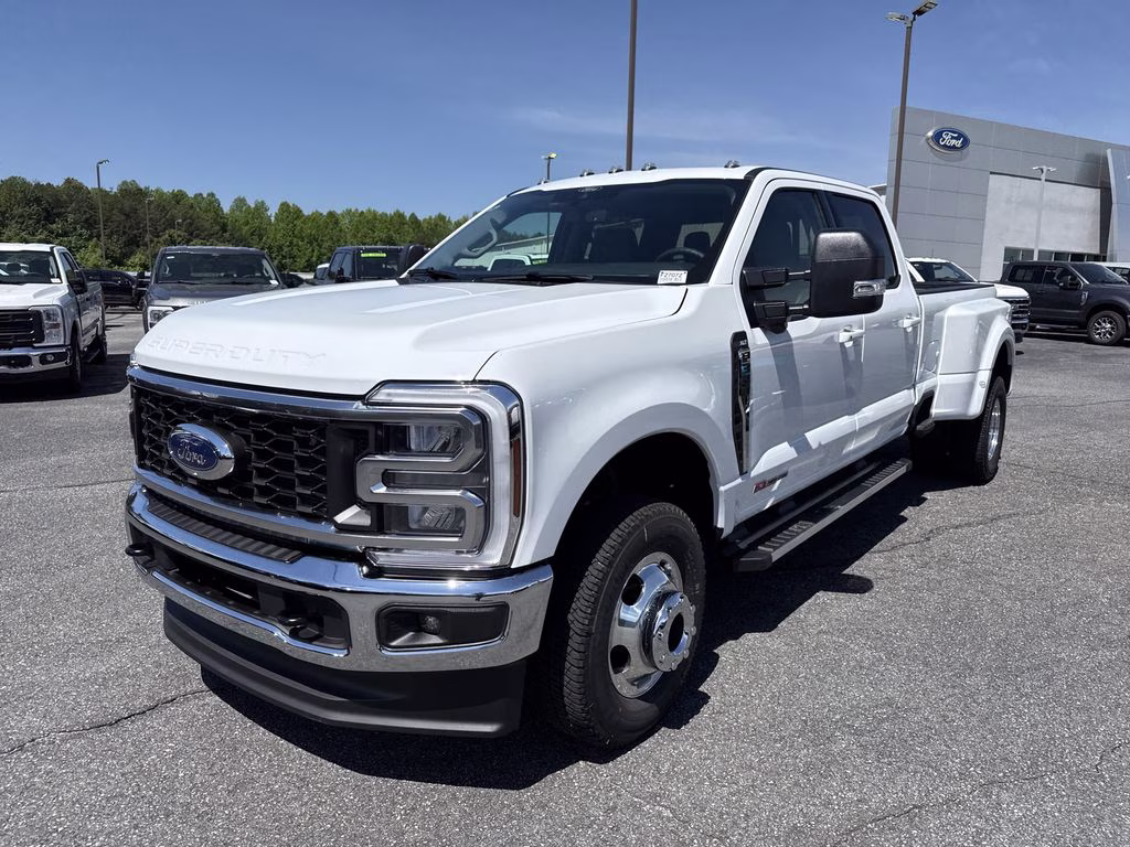 2026 Oxford White Ford Super Duty F-350 DRW XLT 4X4 Truck