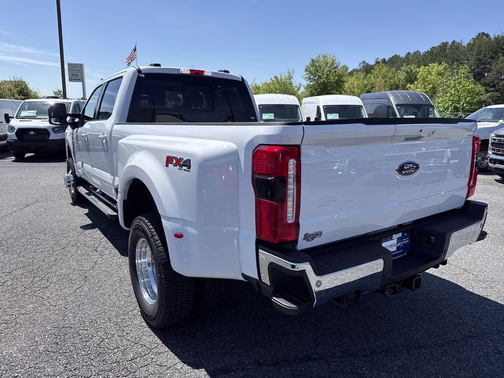 2026 Oxford White Ford Super Duty F-350 DRW XLT 4X4 Truck