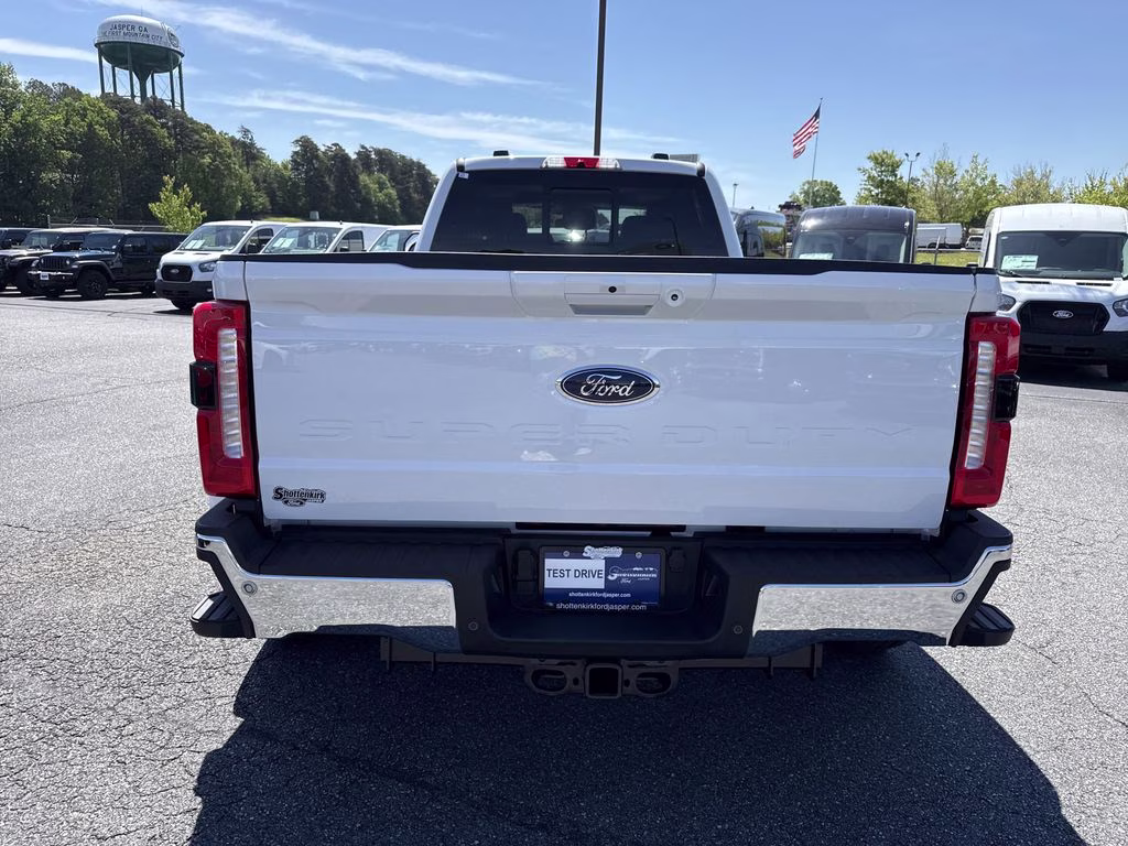 2026 Oxford White Ford Super Duty F-350 DRW XLT 4X4 Truck