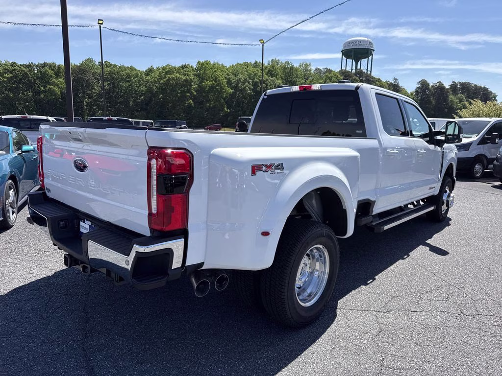 2026 Oxford White Ford Super Duty F-350 DRW XLT 4X4 Truck