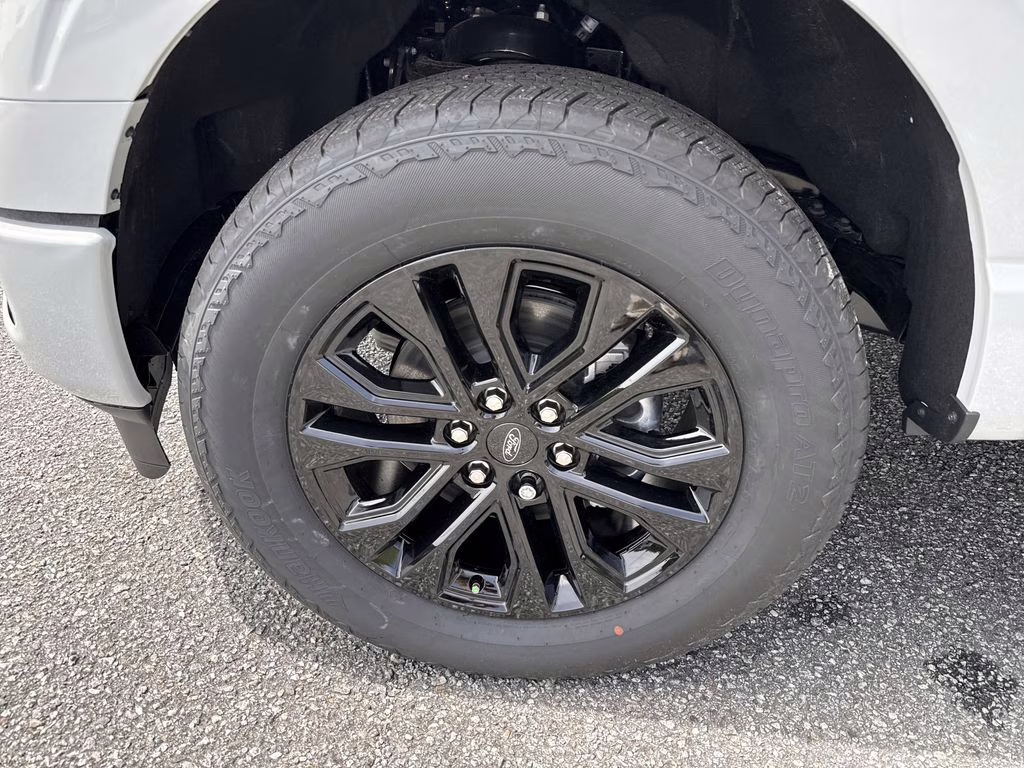 2026 Avalanche Ford F-150 Lariat 4X4 Truck