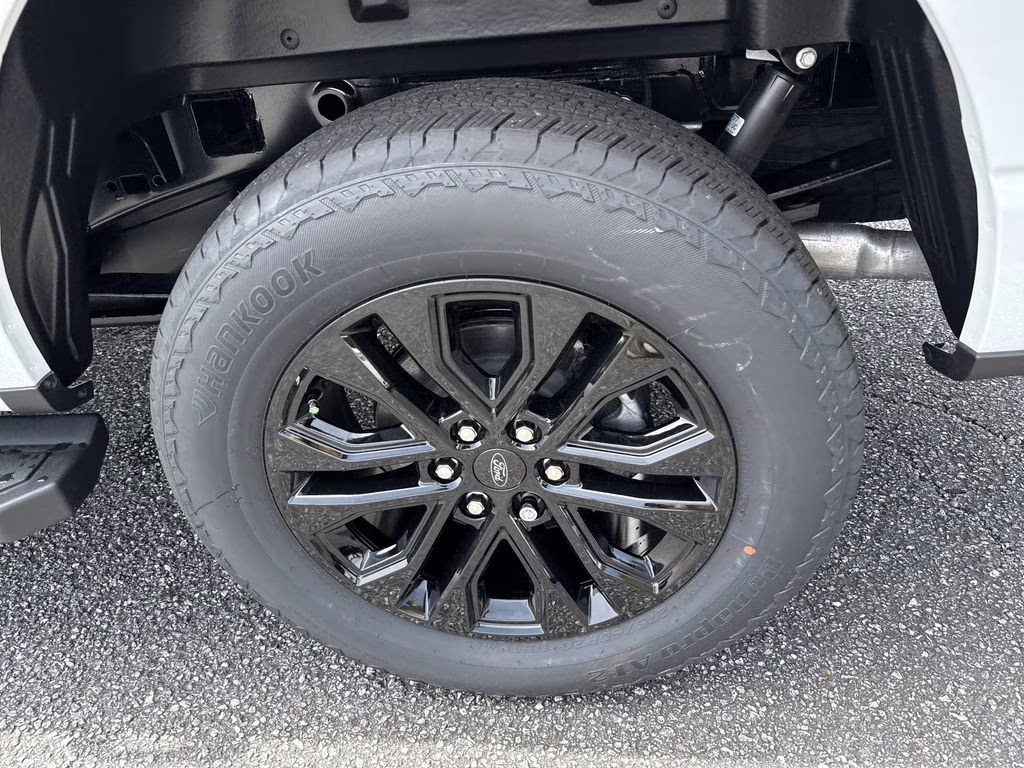 2026 Avalanche Ford F-150 Lariat 4X4 Truck