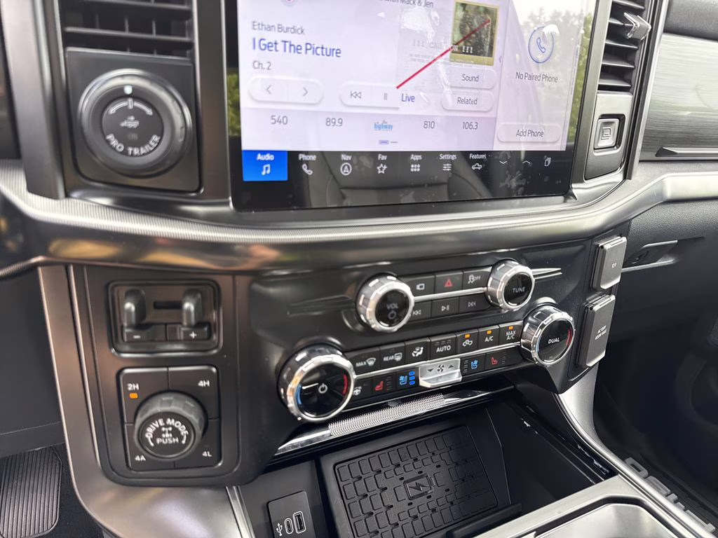 2026 Avalanche Ford F-150 Lariat 4X4 Truck