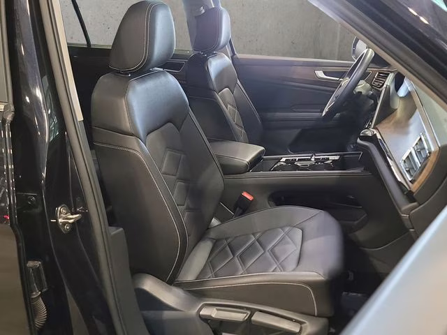 2025 Deep Black Pearl Volkswagen Atlas 2.0T SE w/Technology AWD SUV