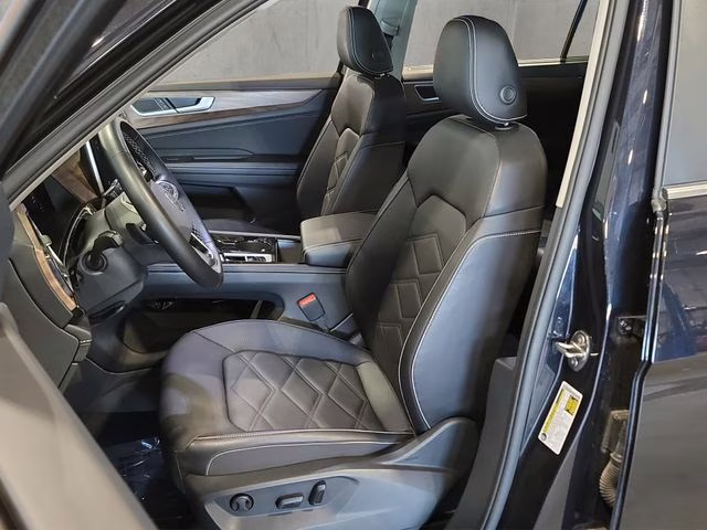 2025 Deep Black Pearl Volkswagen Atlas 2.0T SE w/Technology AWD SUV