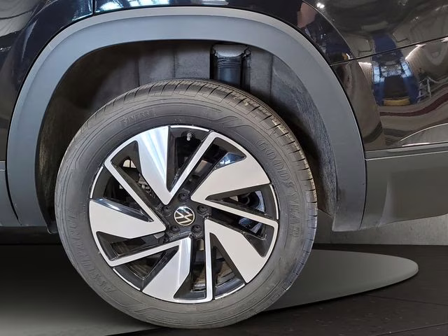 2025 Deep Black Pearl Volkswagen Atlas 2.0T SE w/Technology AWD SUV