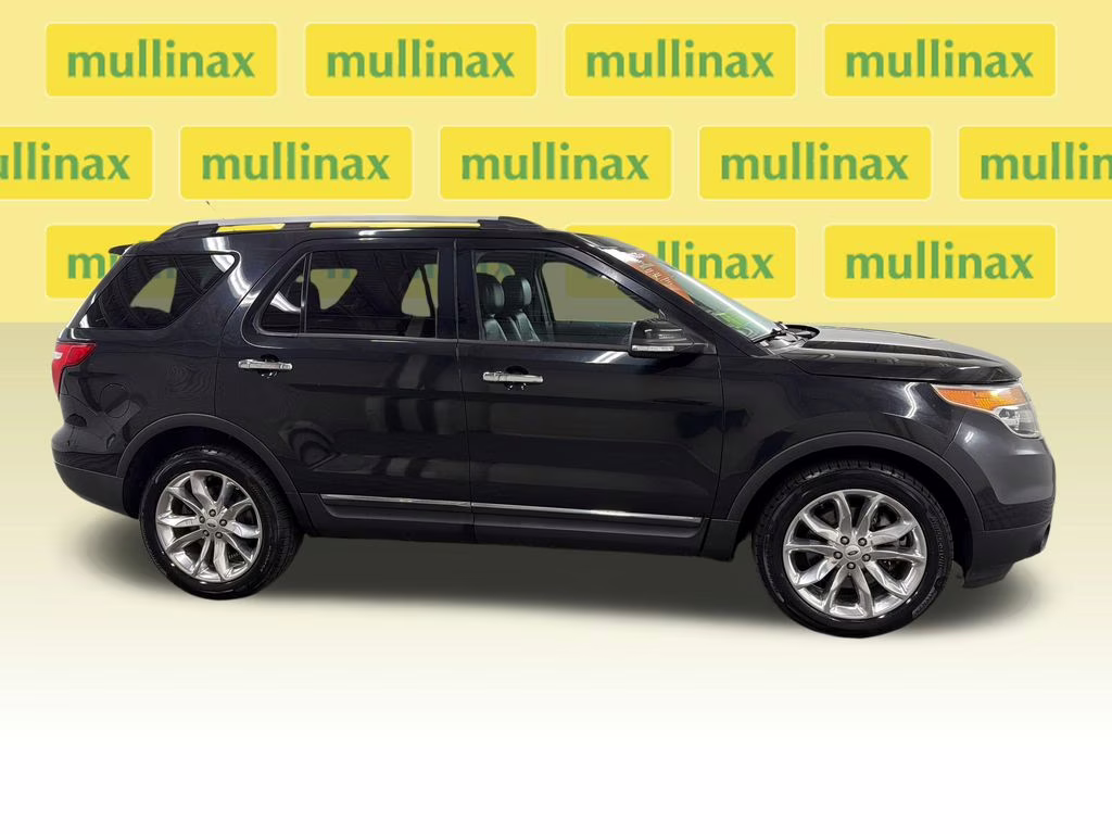 2015 Tuxedo Black Metallic Ford Explorer XLT FWD SUV
