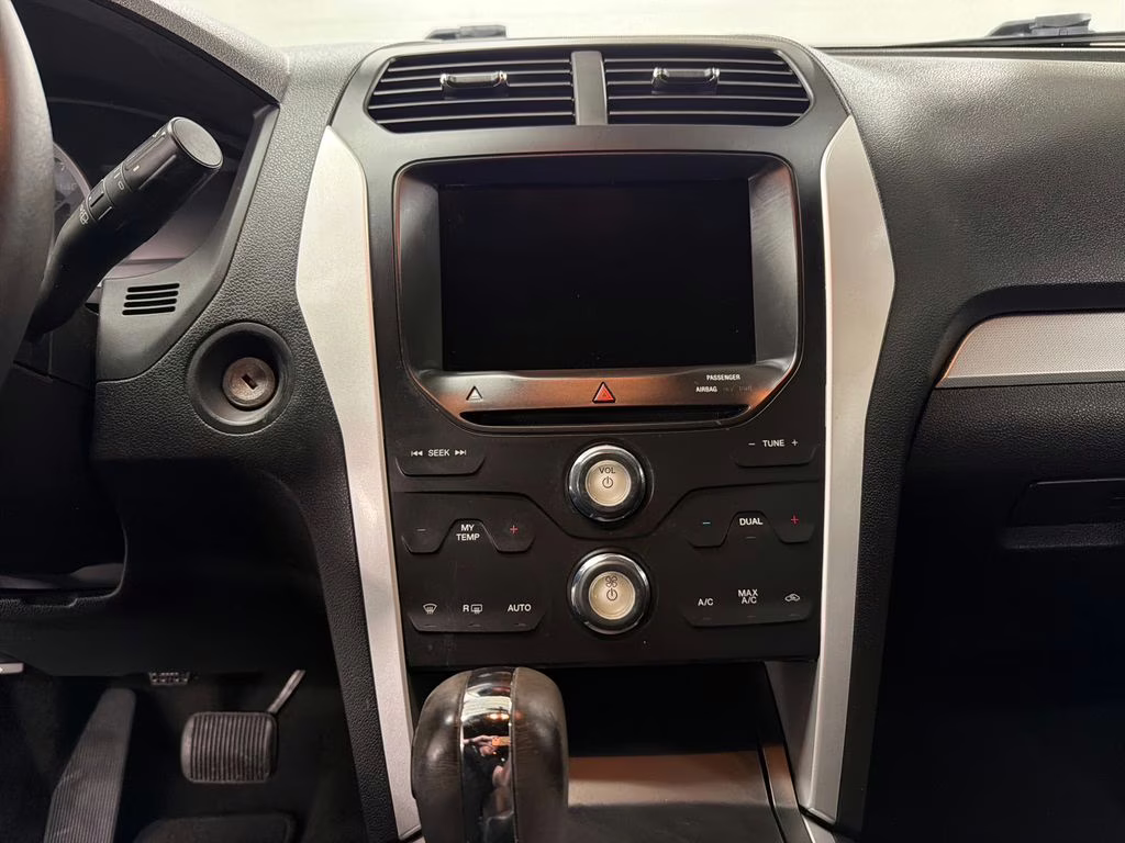2015 Tuxedo Black Metallic Ford Explorer XLT FWD SUV