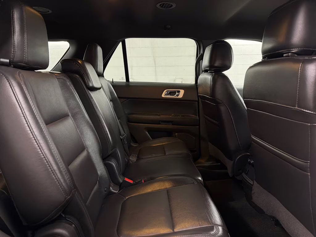 2015 Tuxedo Black Metallic Ford Explorer XLT FWD SUV
