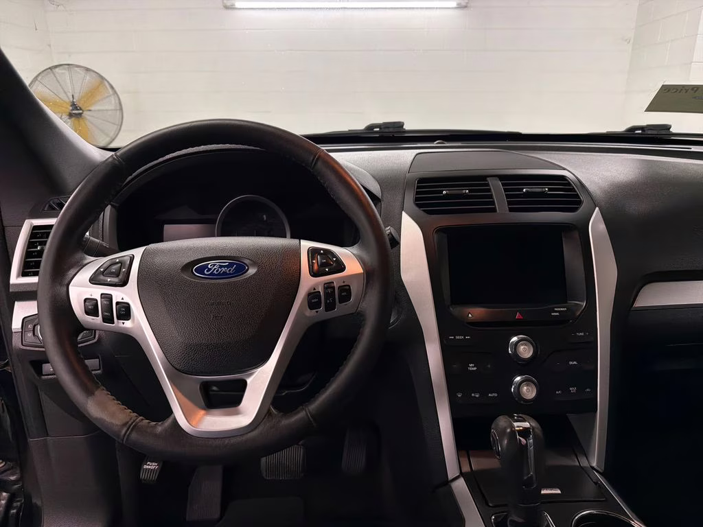 2015 Tuxedo Black Metallic Ford Explorer XLT FWD SUV