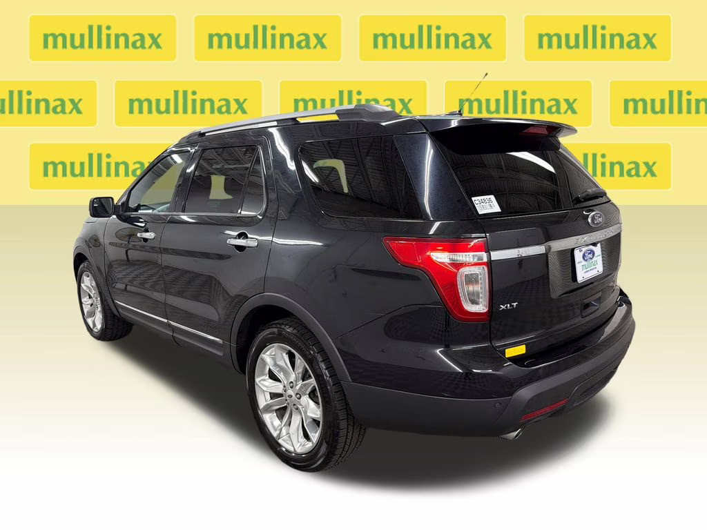 2015 Tuxedo Black Metallic Ford Explorer XLT FWD SUV
