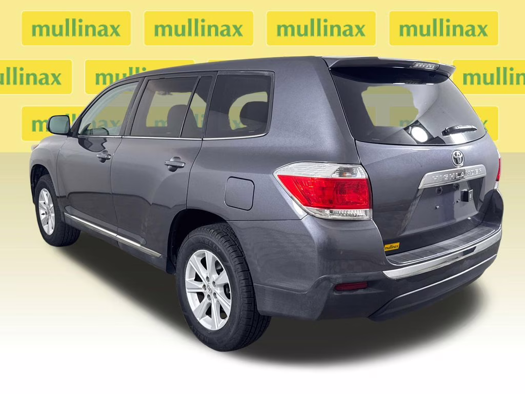 2013 Magnetic Gray Metallic Toyota Highlander Base FWD SUV
