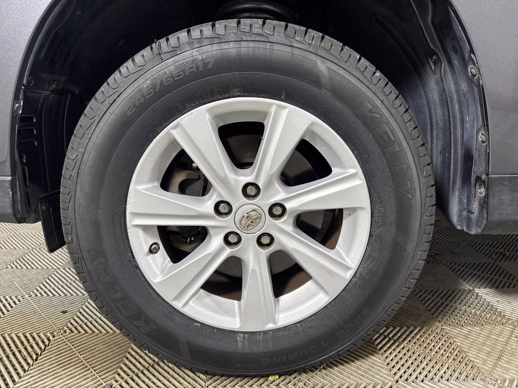 2013 Magnetic Gray Metallic Toyota Highlander Base FWD SUV
