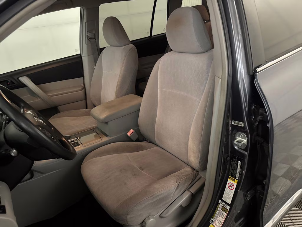 2013 Magnetic Gray Metallic Toyota Highlander Base FWD SUV