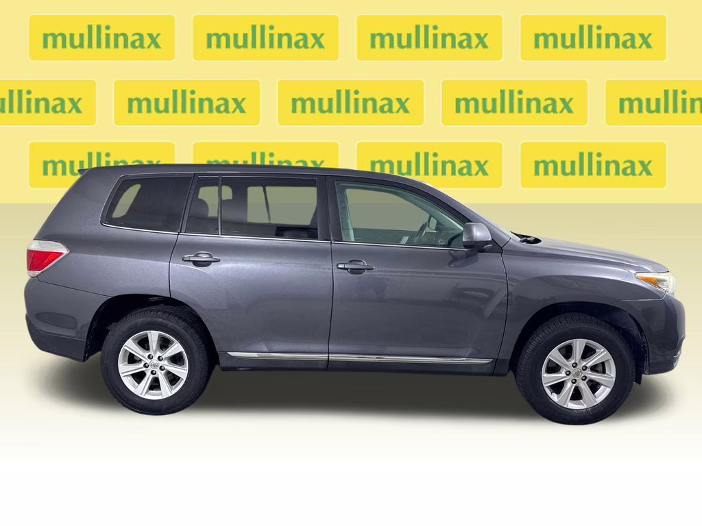 2013 Magnetic Gray Metallic Toyota Highlander Base FWD SUV