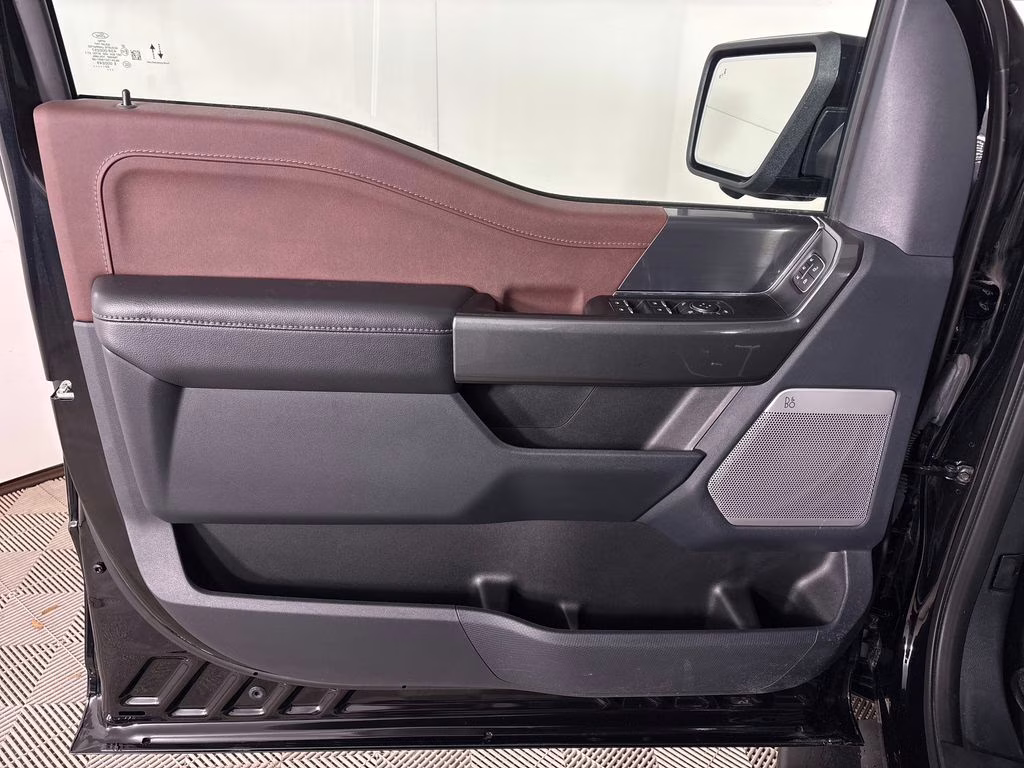 2023 Agate Black Metallic Ford F-150 Lariat 4X4 Truck