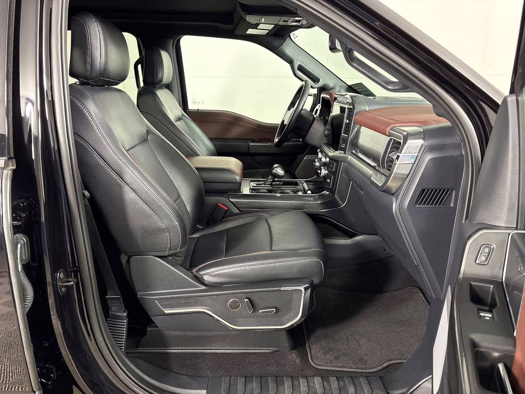 2023 Agate Black Metallic Ford F-150 Lariat 4X4 Truck