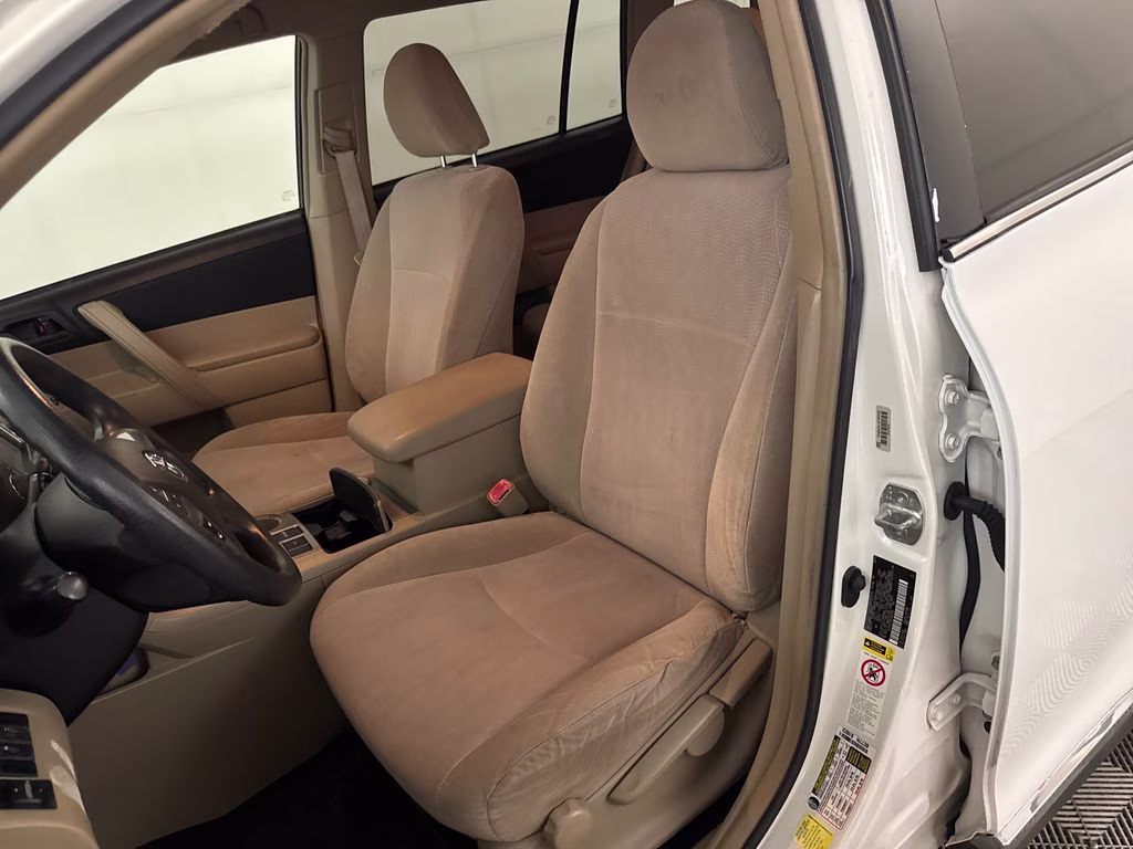 2013 Blizzard Pearl Toyota Highlander Base FWD SUV