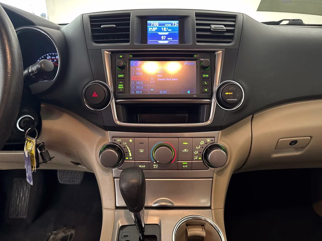 2013 Blizzard Pearl Toyota Highlander Base FWD SUV