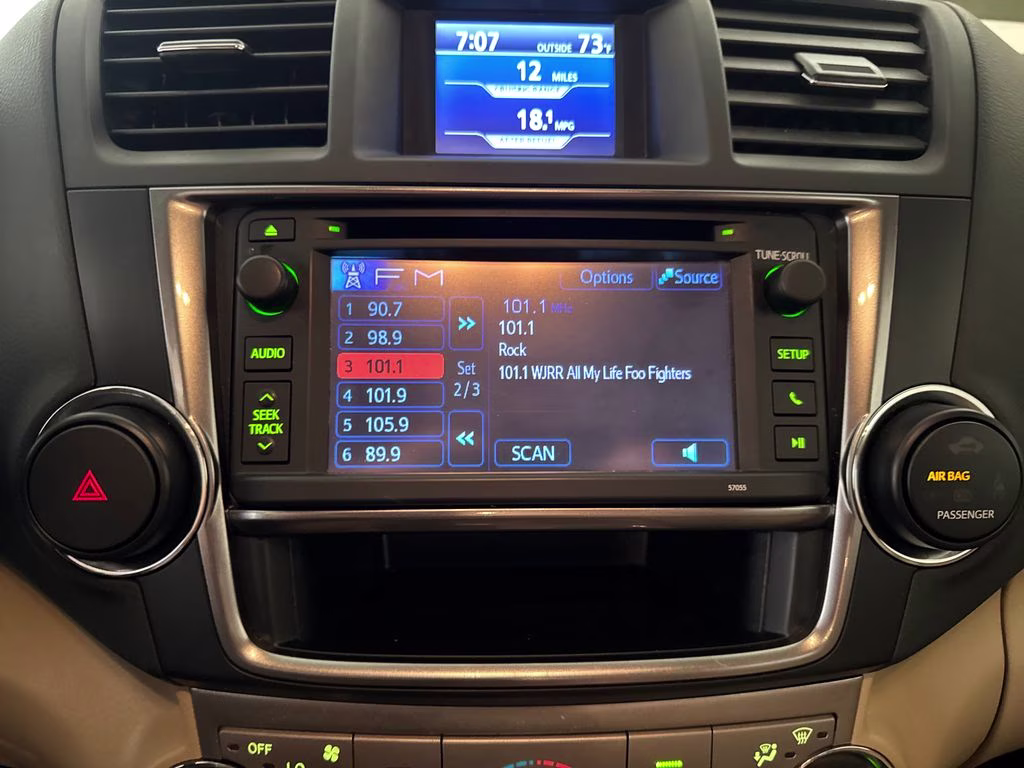 2013 Blizzard Pearl Toyota Highlander Base FWD SUV