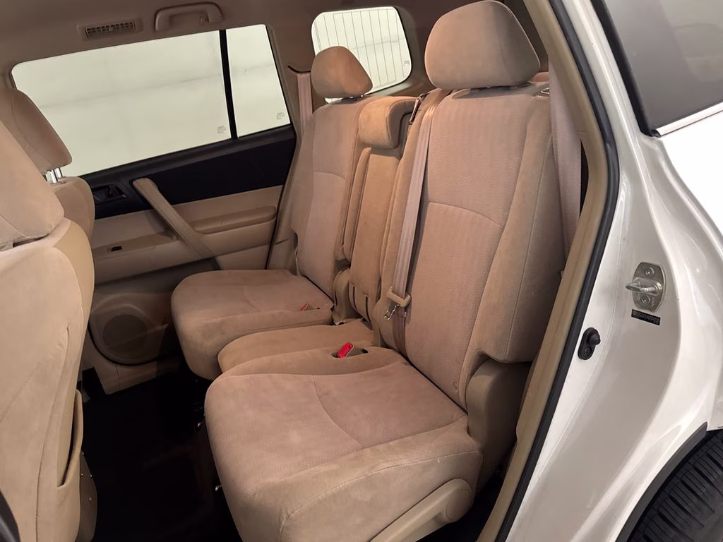 2013 Blizzard Pearl Toyota Highlander Base FWD SUV